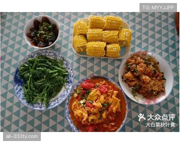 程语轩这孩子球场上拼命，一到饭点就秒变美食博主，感觉他肚子里有个小宇宙跟着跑！